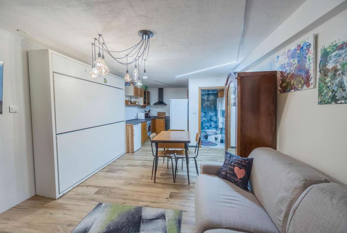 Four Room Apartment – Laives