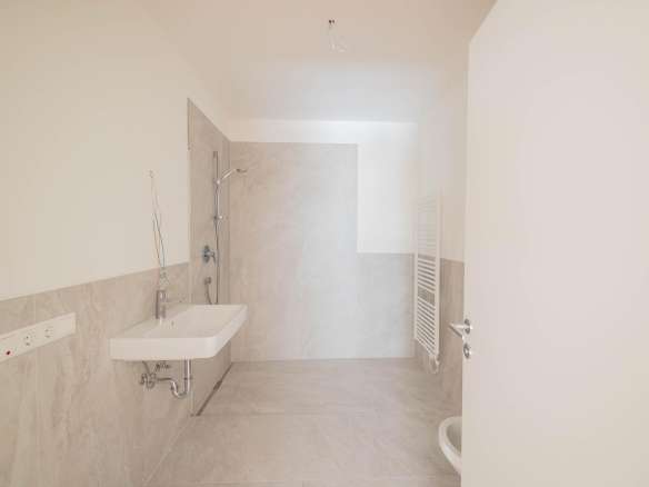 Four Room Apartment – Montagna