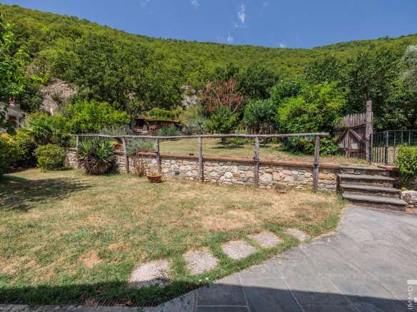 Detached House – Chitignano