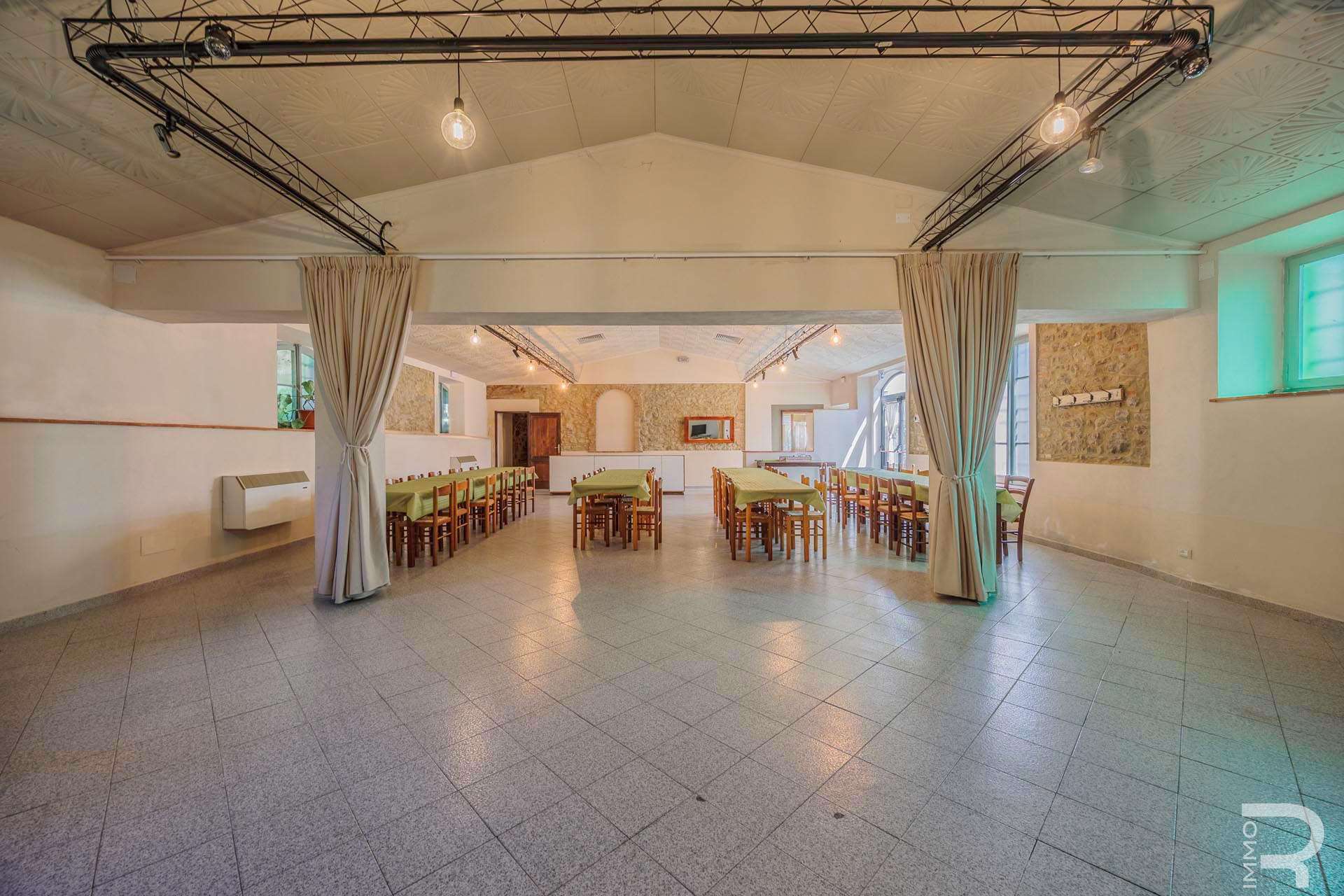 16_NqcKAo0 Villa – Volterra
