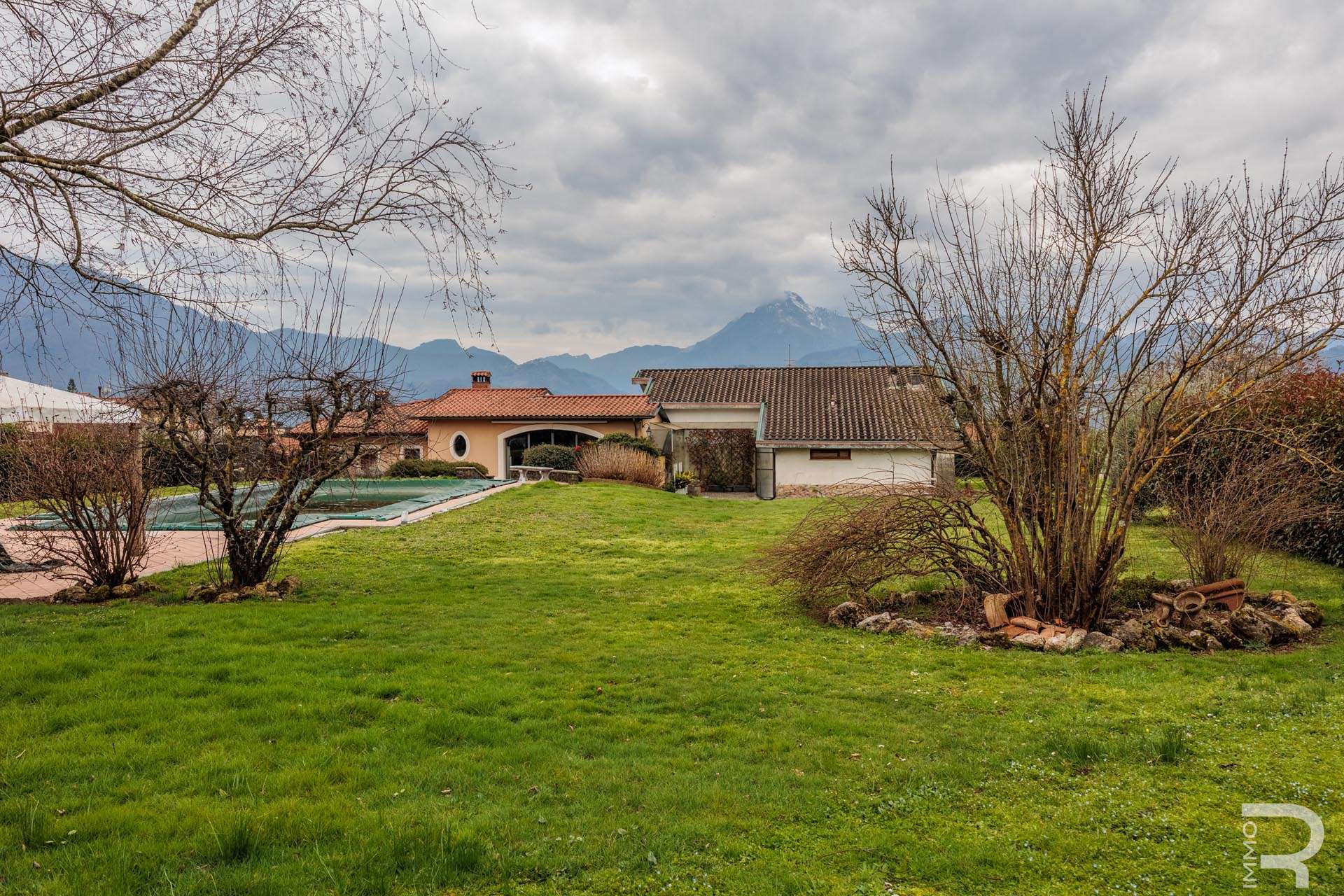 17_uj3HxK0 Villa – Barga