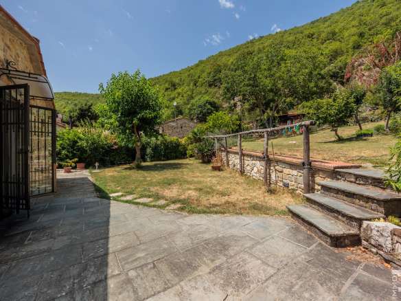 Detached House – Chitignano