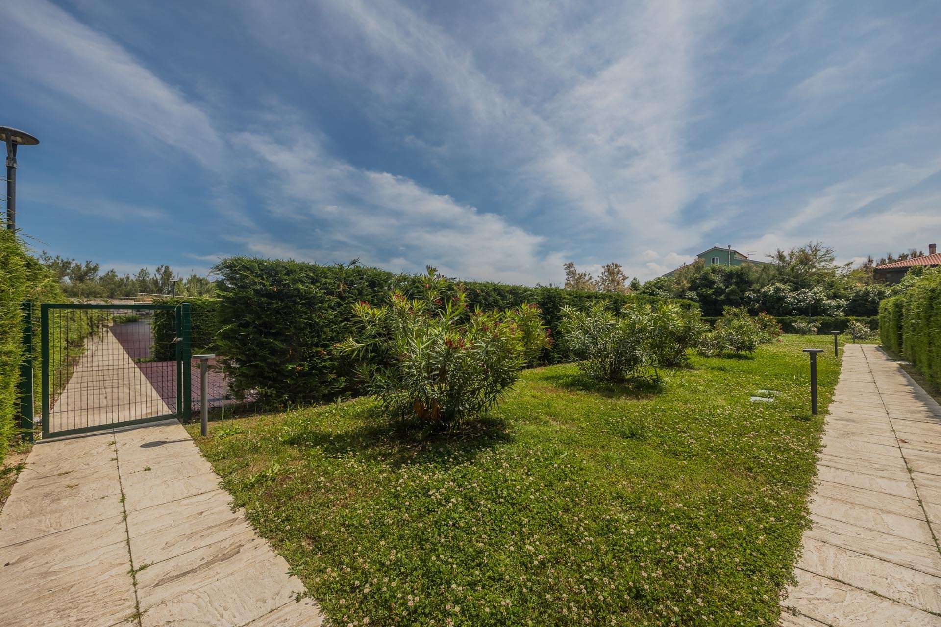 19_VYaw9oT Three Room Apartment – Venice