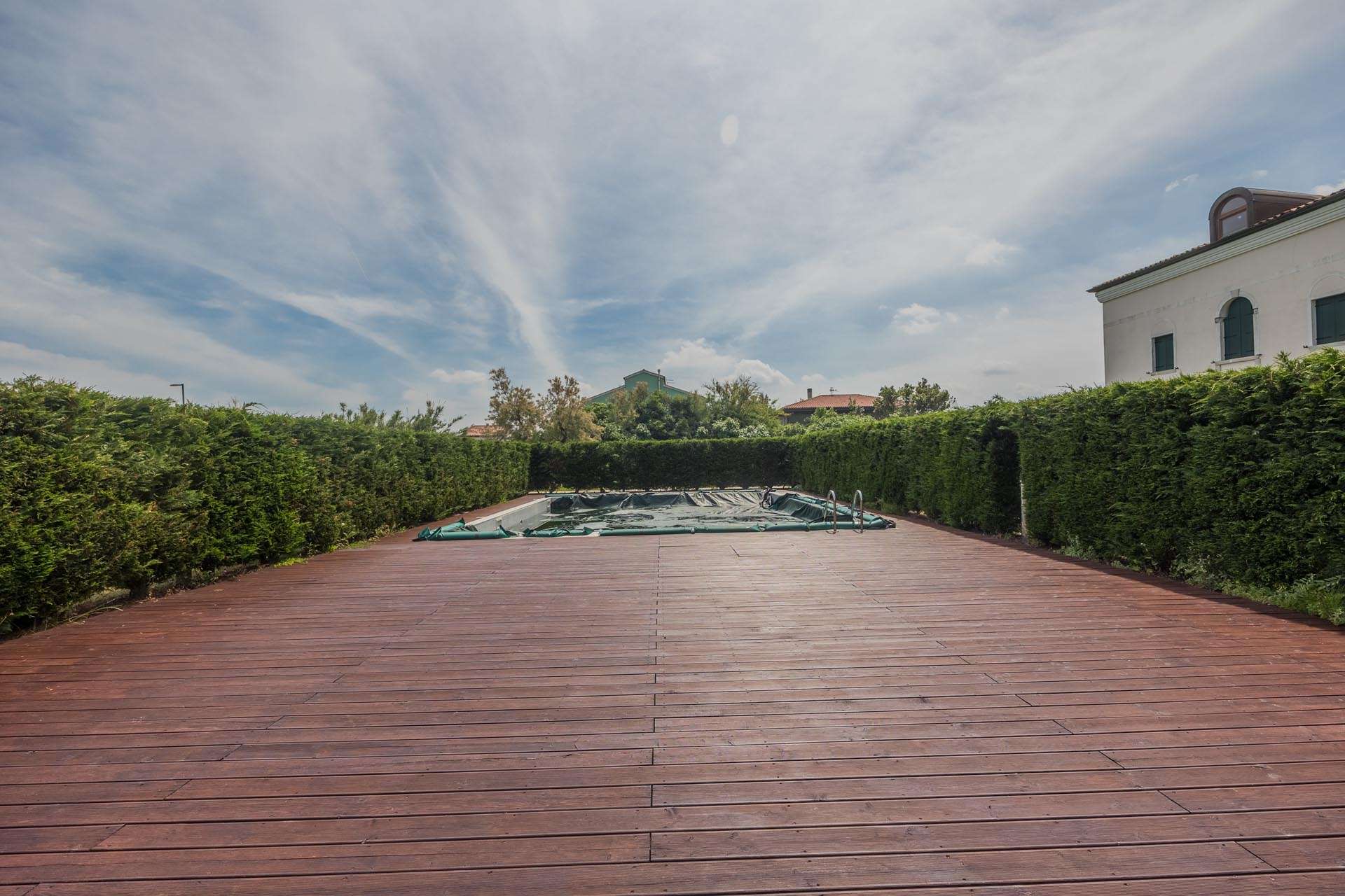 25_miDvx7x Three Room Apartment – Venice