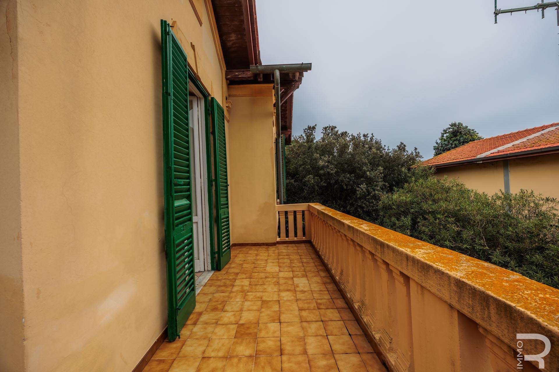 34_bjYvP3A Villa – Livorno